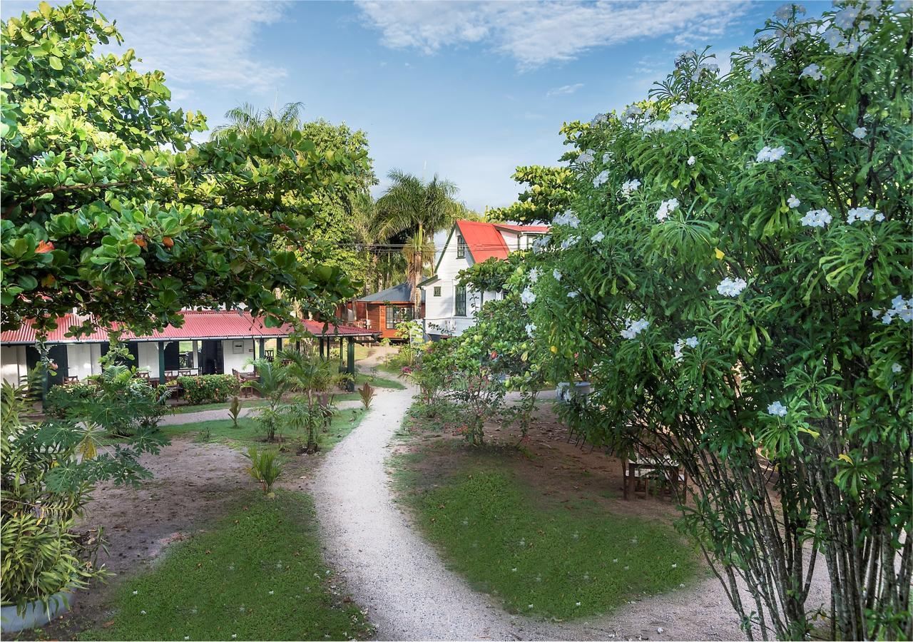 Plantage Resort Frederiksdorp 파라마리보 외부 사진